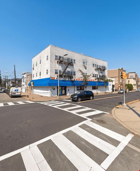 3,800 SF | 325 Henry Street | Corner Retail Space With Wraparound Frontage for Lease - Divisible