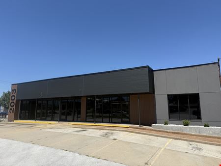 RETAIL BUILDING FOR SALE OR LEASE AT KEARNEY & GLENSTONE