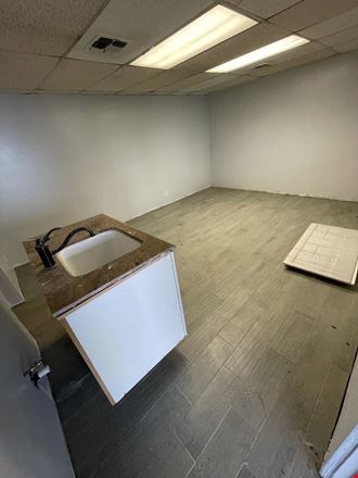 ±1,420 SF Retail Storefront Building in Arvin, CA
