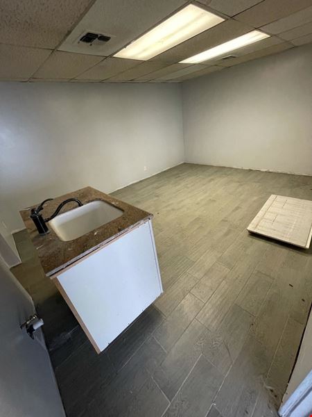 ±1,420 SF Retail Storefront Building in Arvin, CA