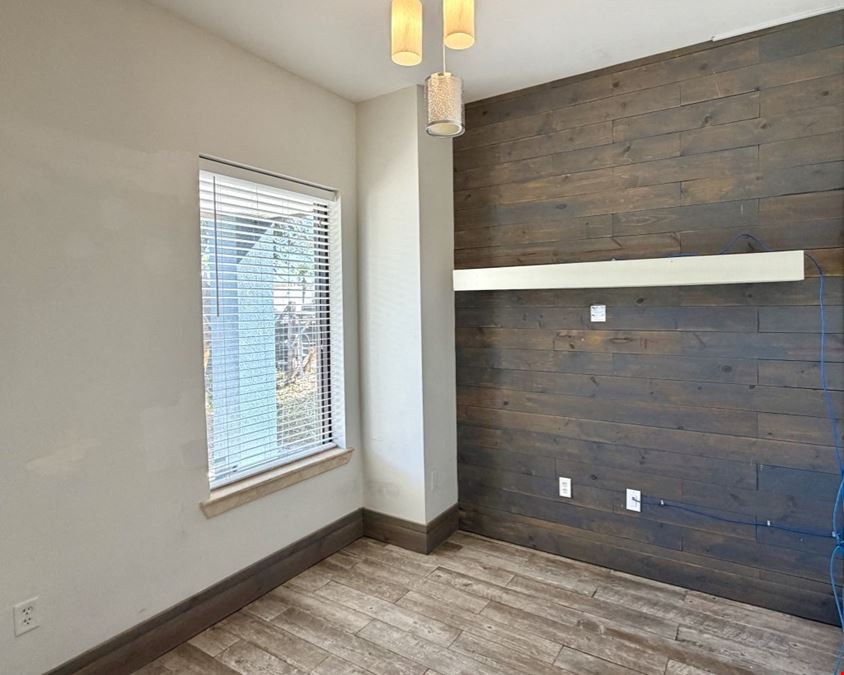7700 Sf Office/ Warehouse