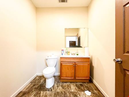 8% Cap 5 Year Sale-Leaseback with Yard