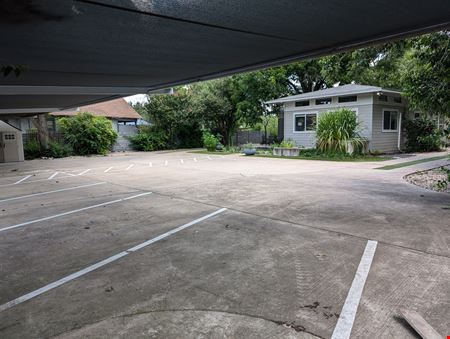 3906 Menchaca Rd