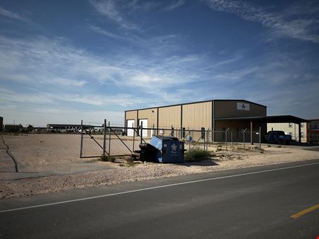 Small Versatile Office/Warehouse on 1 Acre