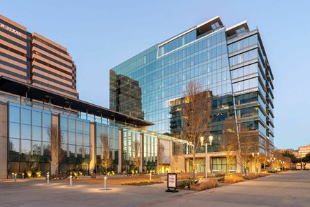 Commercial space at 8111 Douglas in Dallas