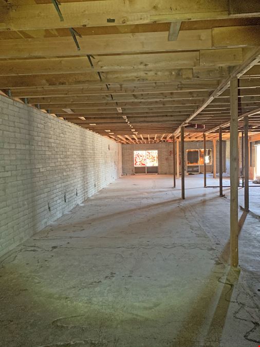Retail property in Phoenix, AZ