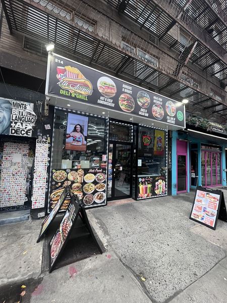 Restaurant space for Rent at 214 7th Ave in New York