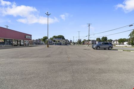 17,060 SF Former Grocery Store
