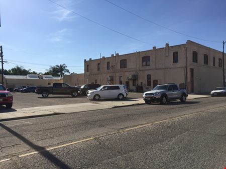 Retail/Office Spaces w/ Parking & TI's Available