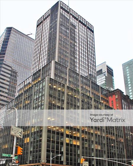 Retail space for Rent at 555 Madison Avenue in New York