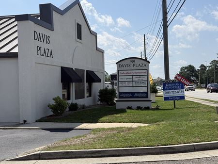 Retail space for Rent at Davis Plaza in Martinez
