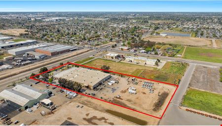 Freestanding Heavy Industrial Building w/ Office/Showroom on ±5 AC