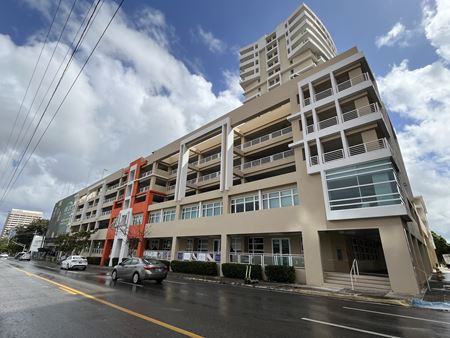 Retail space for Rent at Metropolis Commercial Building in San Juan