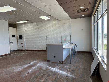 1,755 SF Restaurant / Retail Building For Lease in St Robert