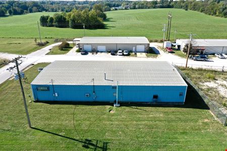 5,000 SF Office / Warehouse Building For Lease in Nixa