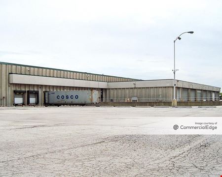 Elk Grove Industrial Park - 851-875 East Devon Avenue