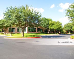 Amber Oaks Corporate Center - Buildings D, E & F