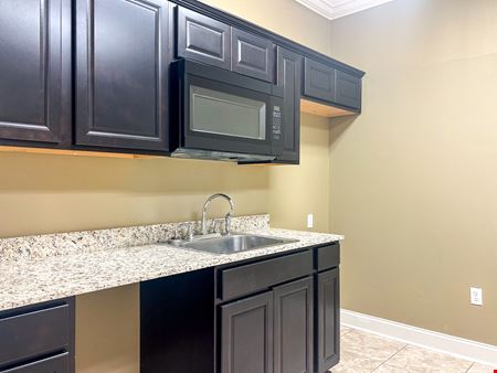Sherwood Commons Office Center: Move-In Ready Suite for Lease