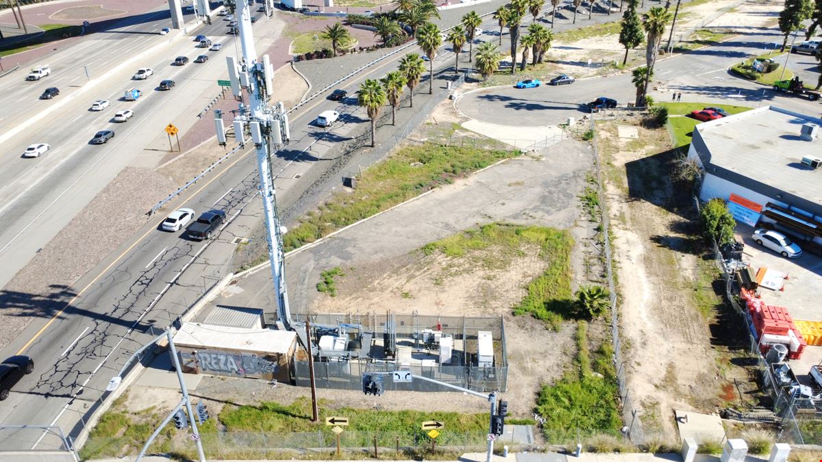 2200 E. La Cadena Dr.