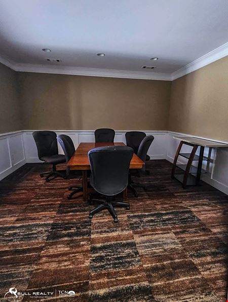 Holly Springs Office Suites | ±1,300 SF
