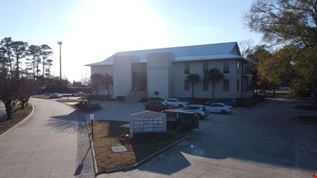 111 N Causeway Blvd