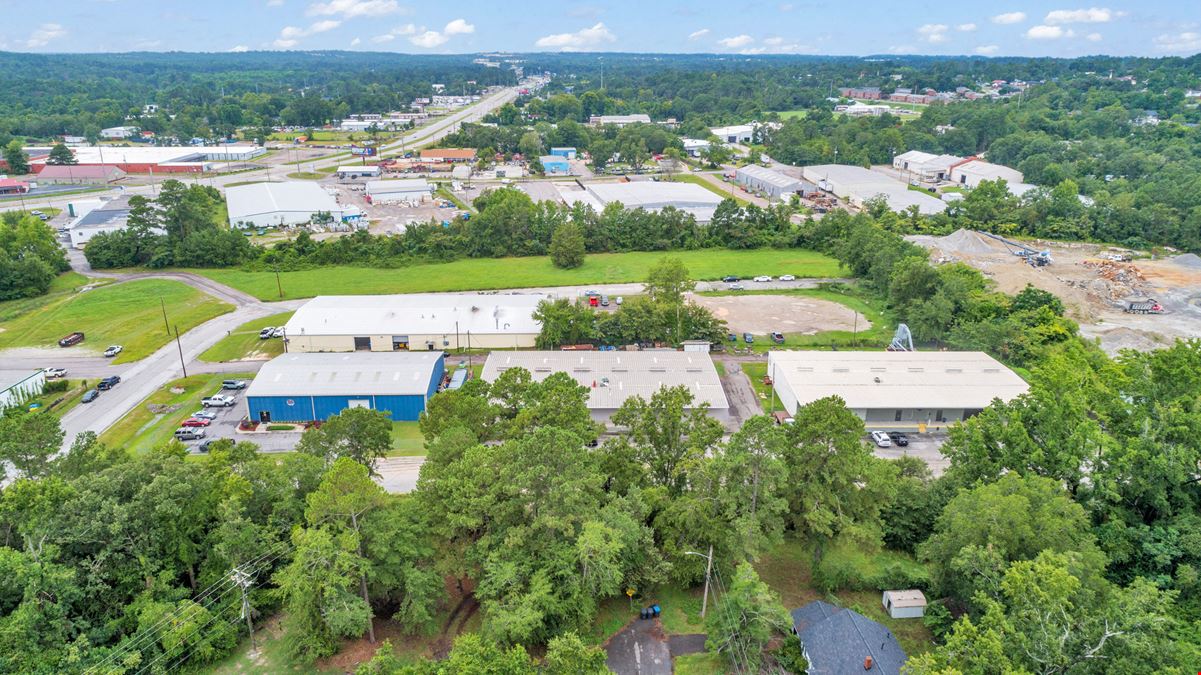 11,760 SF Warehouse | 15' Clear | 2 Docks
