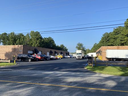 Commercial space at 7335 Cross County Rd in Charleston