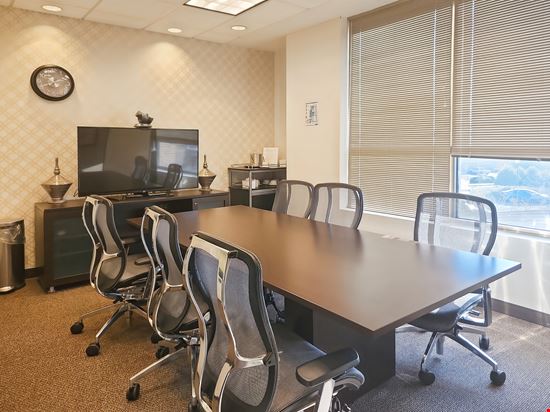 Regus - Fayetteville - Main Street Office Center