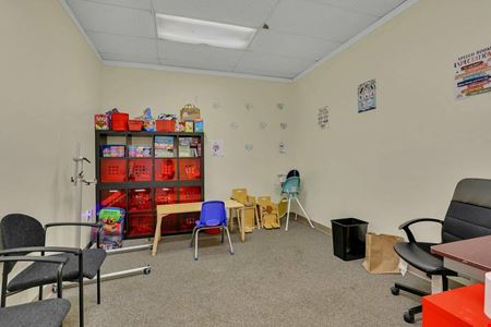 32 E Hampton Rd