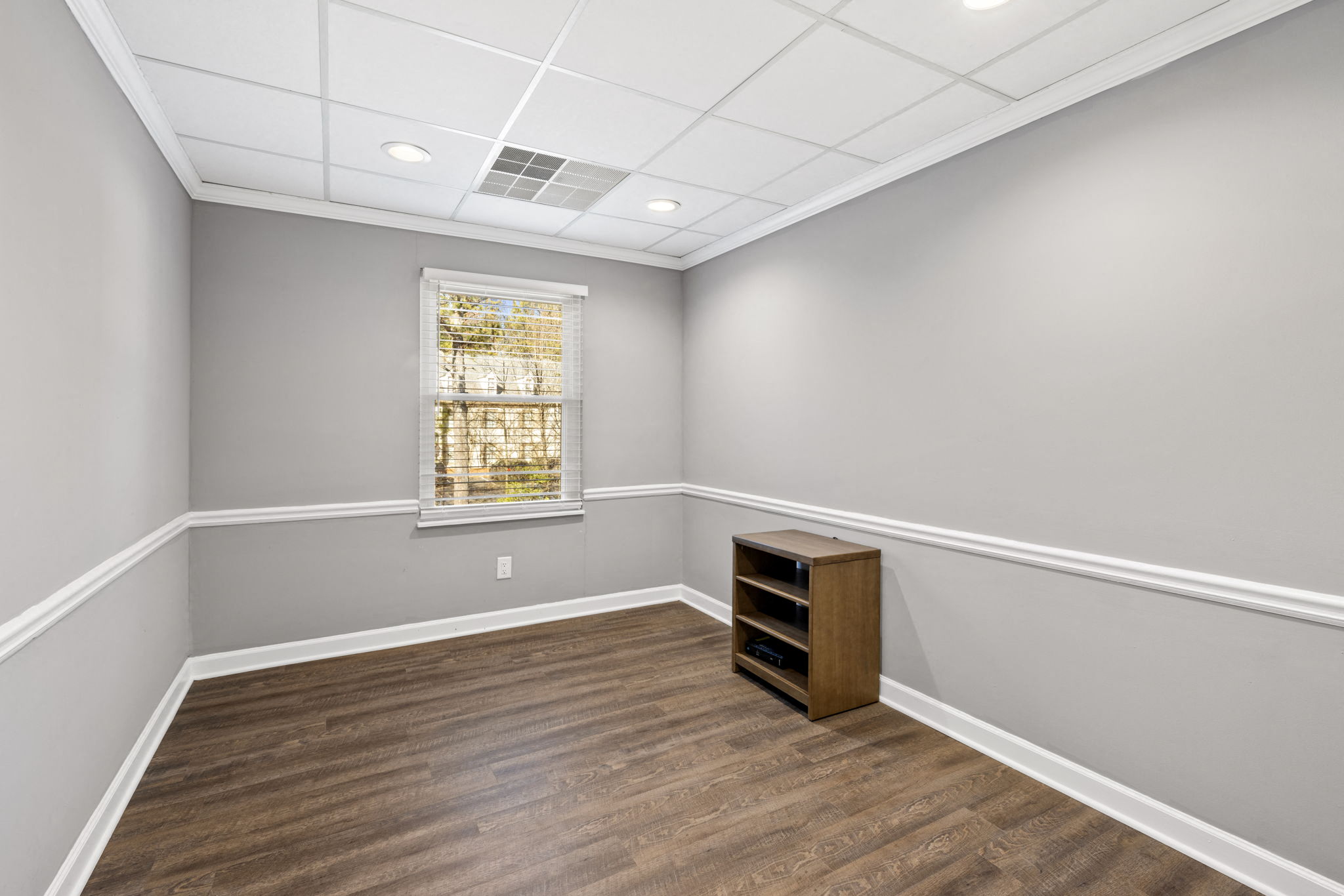 Modern Second-Floor Office Suite in Roswell