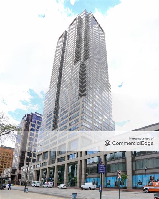 Salesforce Tower Building
