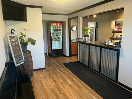 Multi-Unit Retail / Restaurant Building
