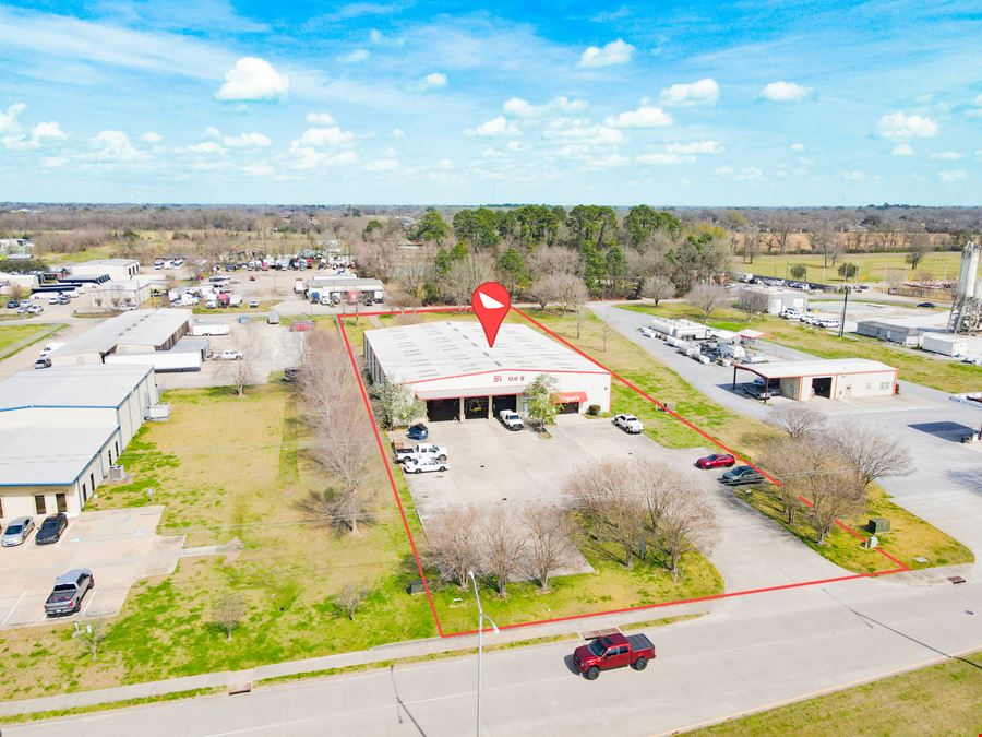 Industrial Warehouse with ±20’ Clear Height on ±1.8 Acres