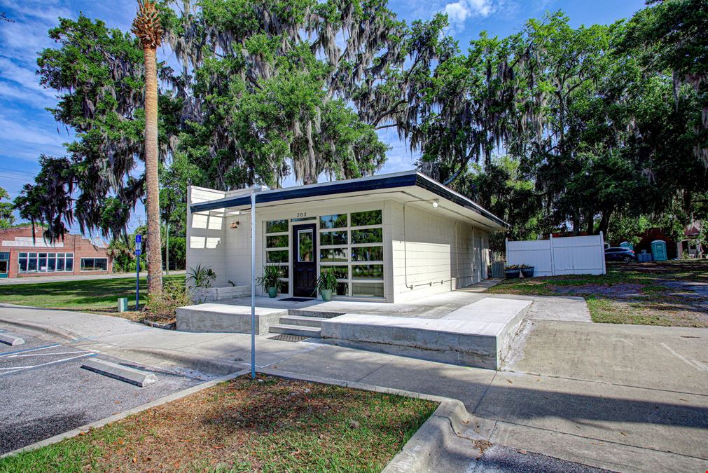 Waterview Standalone Building in Historic Downtown Palatka