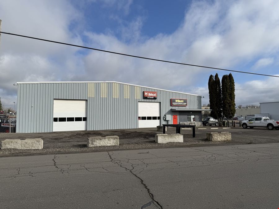 Claxter Warehouse With Yard