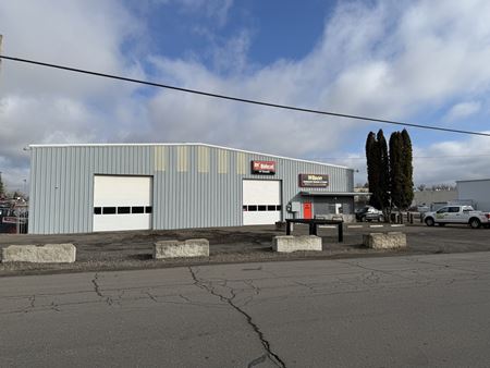 Industrial space for Sale at Claxter Warehouse With Yard in Salem