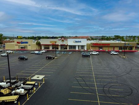Retail space for Rent at Retail Showroom / Warehouse in Metairie
