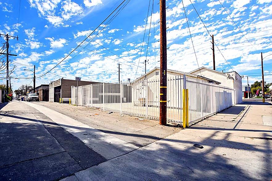 1108 E 84th Place
