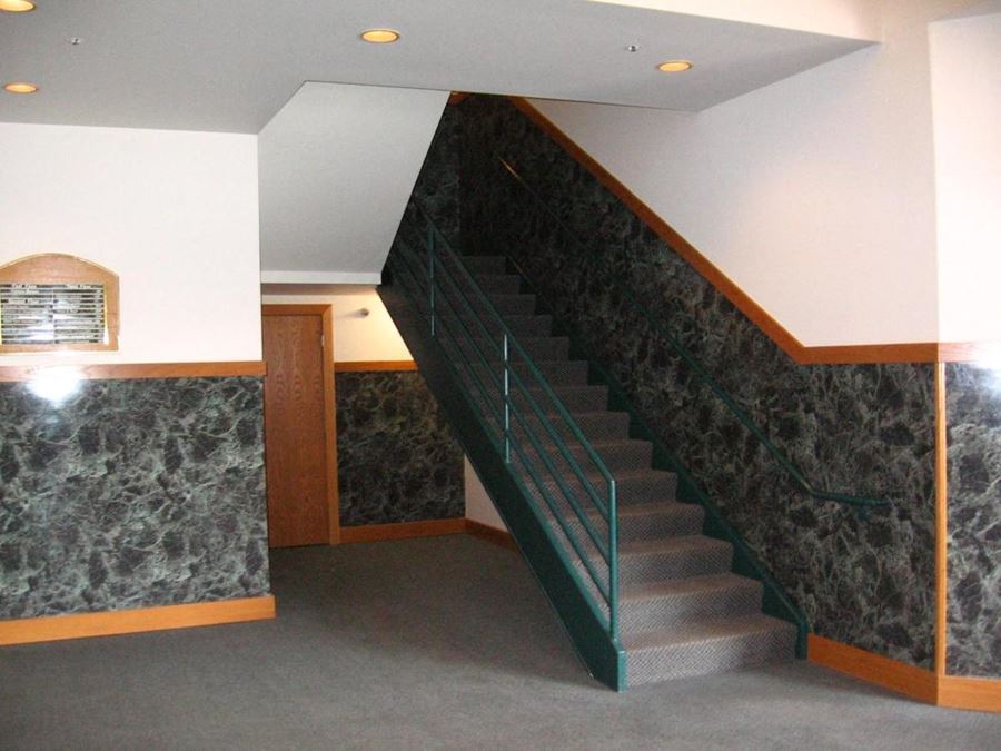 Charleston Ctr Office Suites