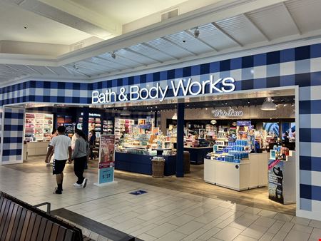 Acadiana Mall For Lease