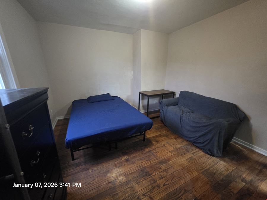 90 Henry St