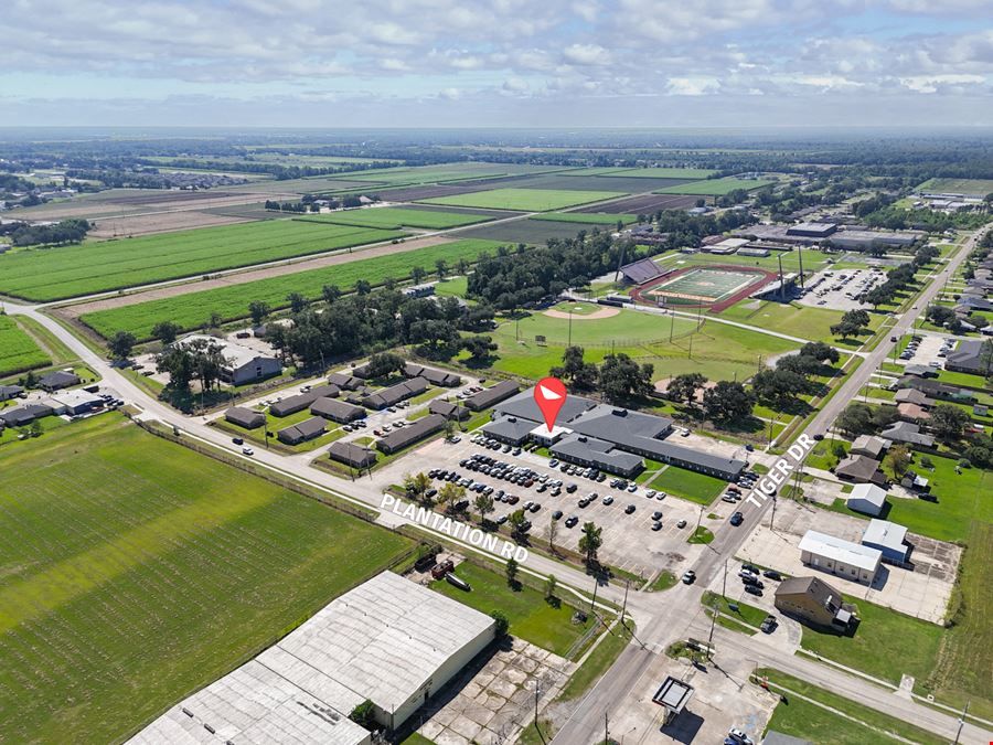 Office Complex on ±3.14 Acres Fully Leased to the State