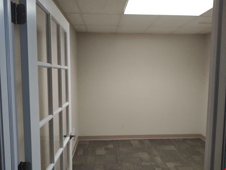 220 Center Road unit #4 - 1,000+/- SF SPACE in Wimbledon Plaza