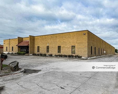 Industrial space for Rent at 2441 Midway Road in Carrollton