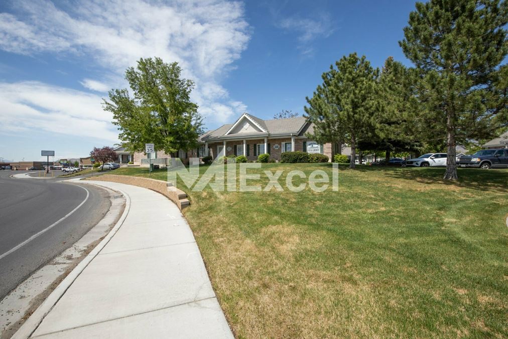 Small office for sublease