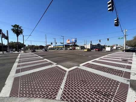 Himes and Columbus Retail - Hard Corner Lighted Intersection
