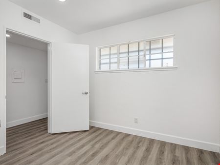Prime Fully Remodeled Blackstone Ave Space: Move-In Ready