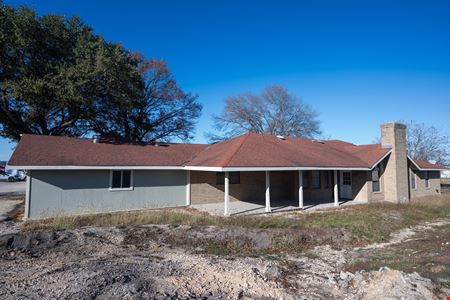 7765 FM 482 - Office