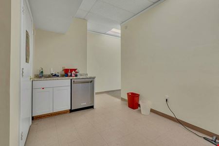 32 E Hampton Rd