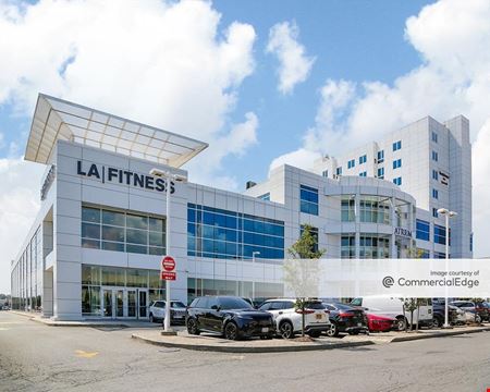 Office space for Rent at Hutchinson Metro Center - Metro Center Atrium in Bronx